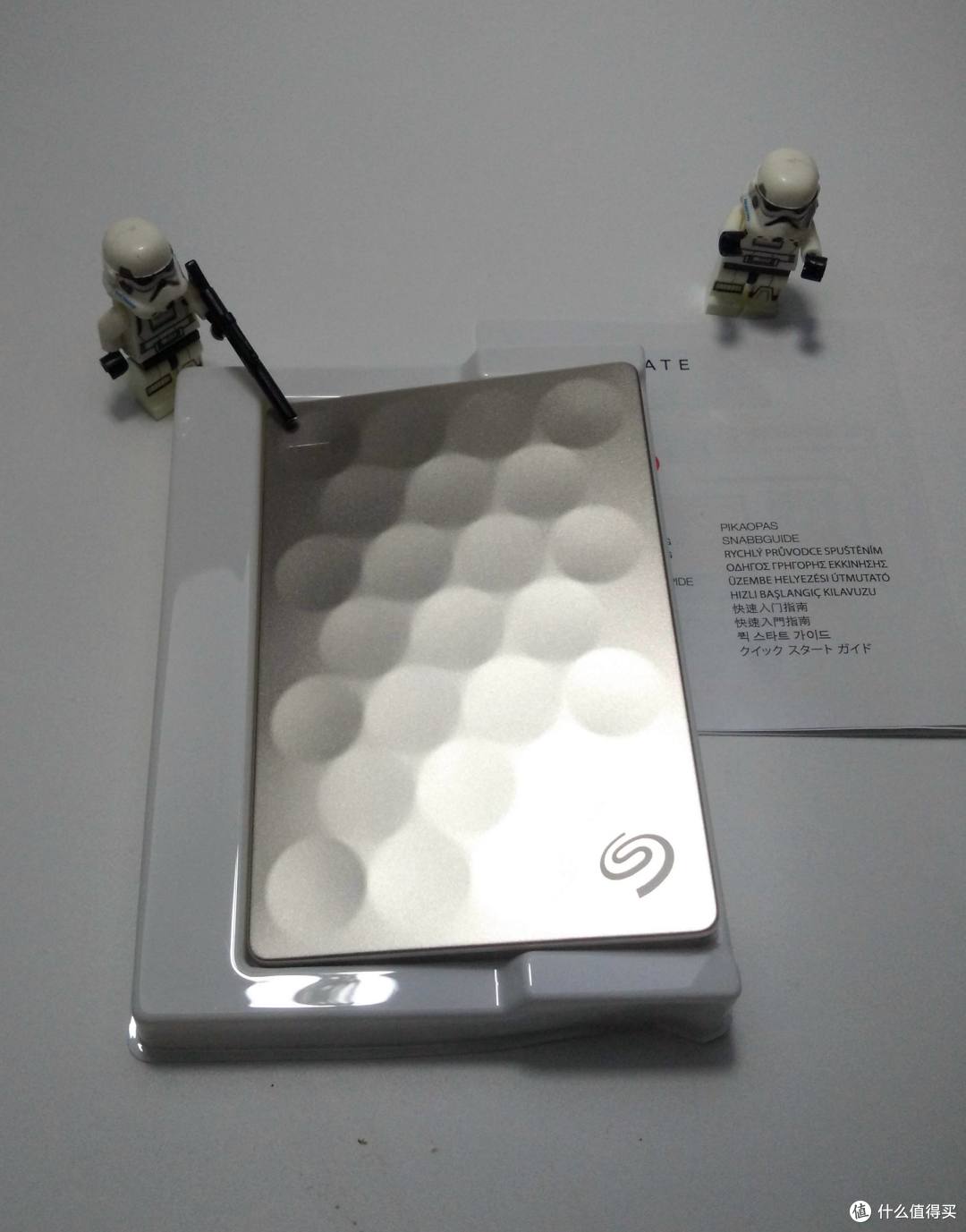 速度颜值轻薄兼顾的---希捷 至轻睿利便携移动硬盘(1TB)