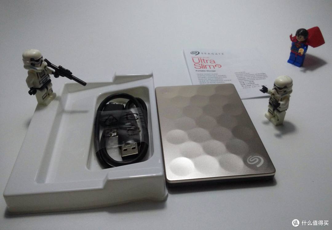 速度颜值轻薄兼顾的---希捷 至轻睿利便携移动硬盘(1TB)