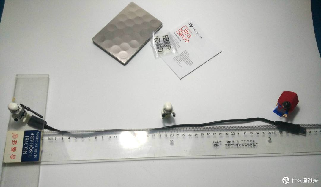 速度颜值轻薄兼顾的---希捷 至轻睿利便携移动硬盘(1TB)