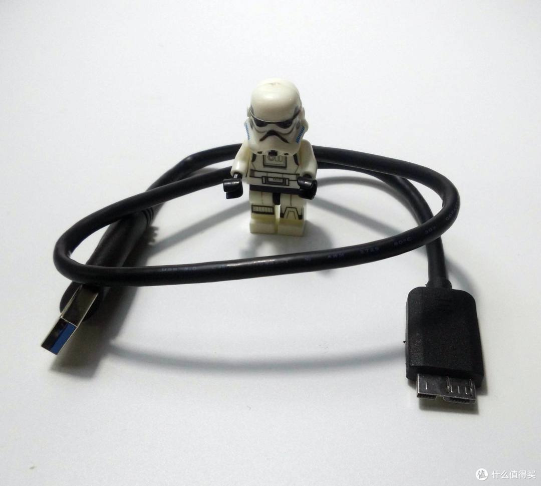 速度颜值轻薄兼顾的---希捷 至轻睿利便携移动硬盘(1TB)