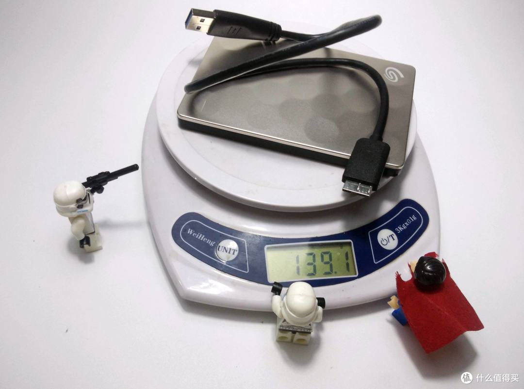 速度颜值轻薄兼顾的---希捷 至轻睿利便携移动硬盘(1TB)