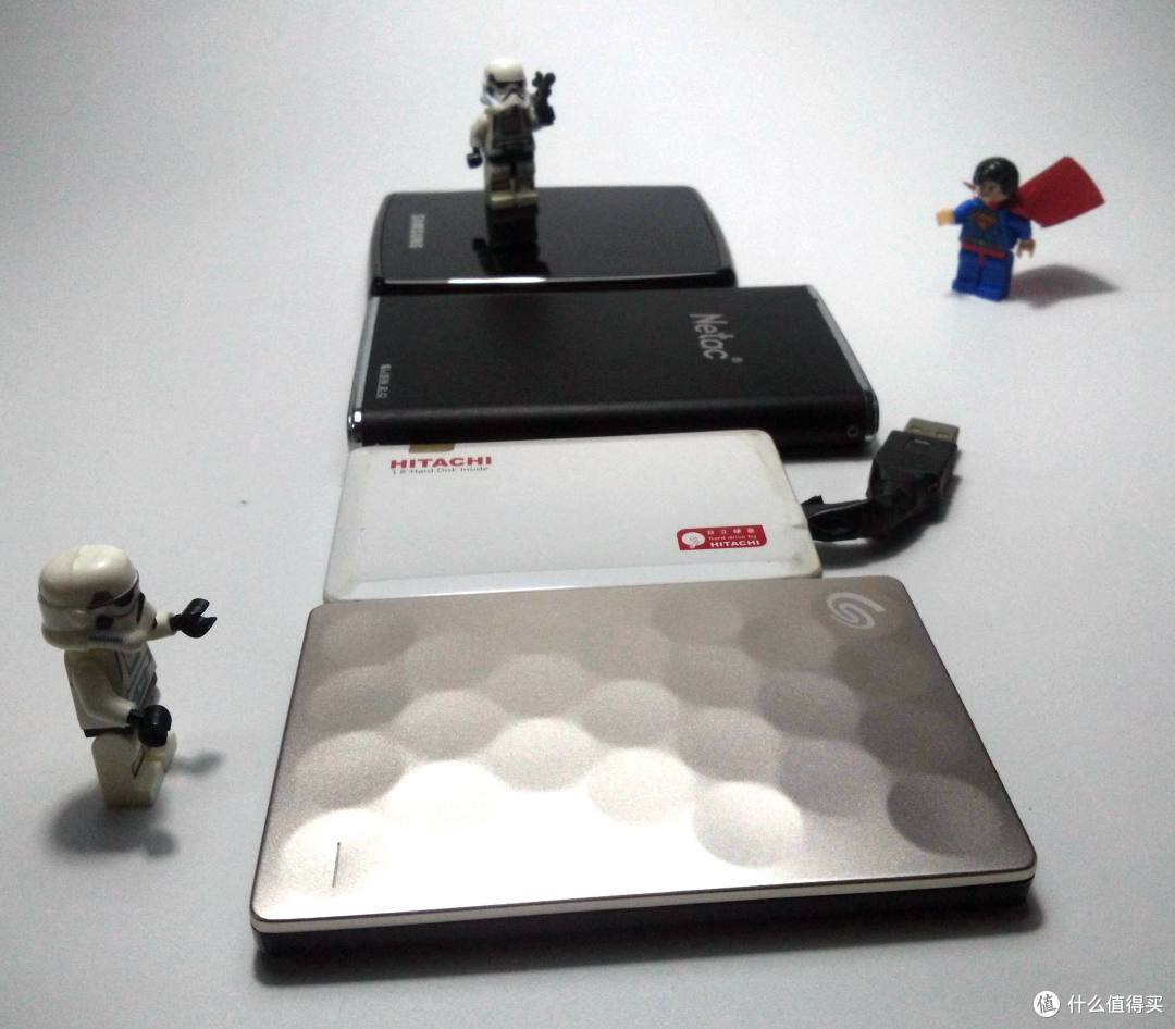 速度颜值轻薄兼顾的---希捷 至轻睿利便携移动硬盘(1TB)