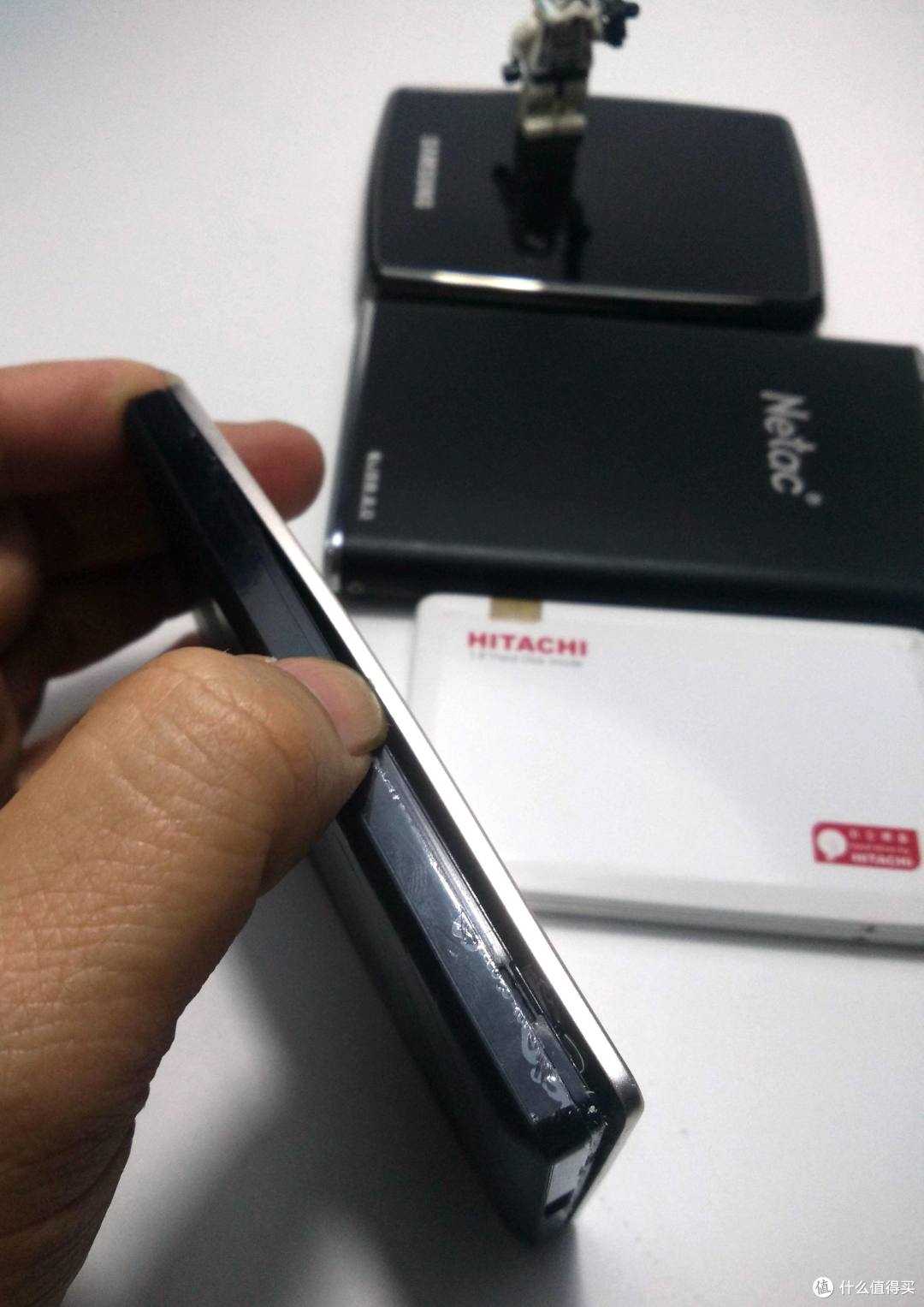 速度颜值轻薄兼顾的---希捷 至轻睿利便携移动硬盘(1TB)