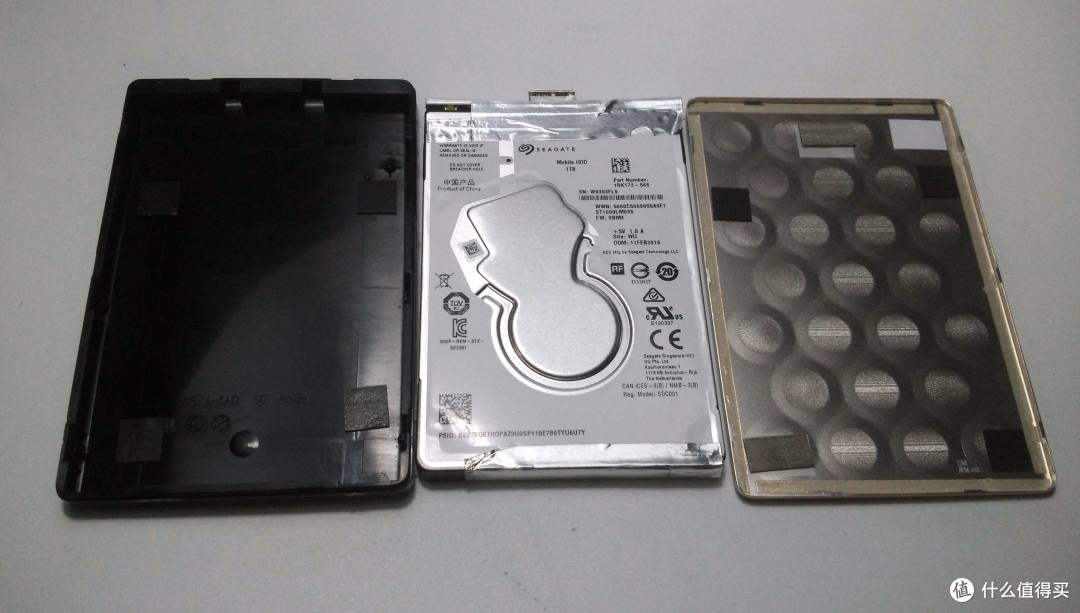 速度颜值轻薄兼顾的---希捷 至轻睿利便携移动硬盘(1TB)