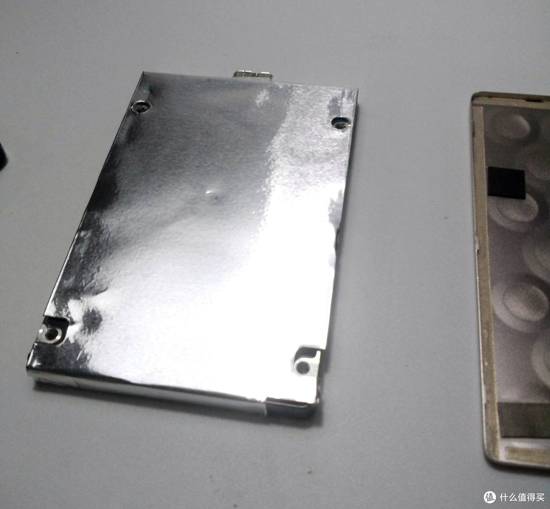 速度颜值轻薄兼顾的---希捷 至轻睿利便携移动硬盘(1TB)