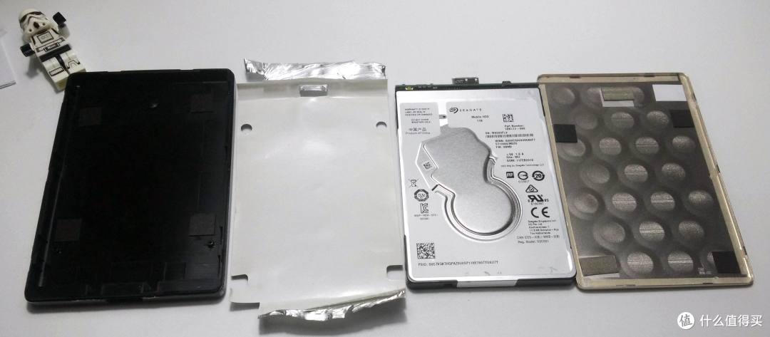 速度颜值轻薄兼顾的---希捷 至轻睿利便携移动硬盘(1TB)