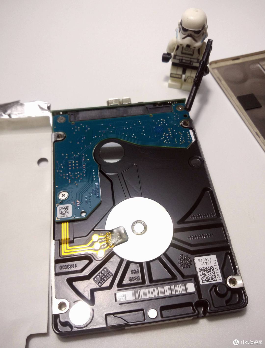 速度颜值轻薄兼顾的---希捷 至轻睿利便携移动硬盘(1TB)