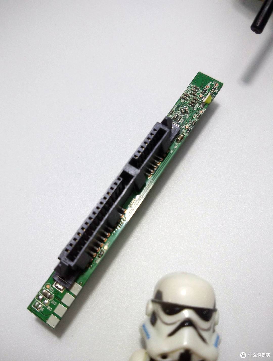速度颜值轻薄兼顾的---希捷 至轻睿利便携移动硬盘(1TB)
