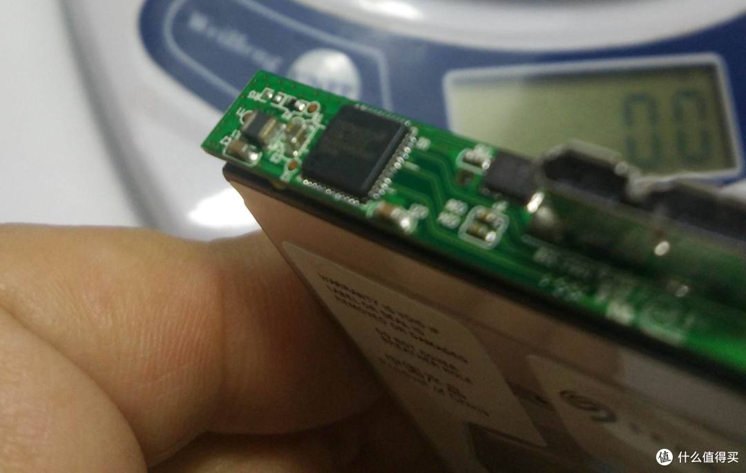 速度颜值轻薄兼顾的---希捷 至轻睿利便携移动硬盘(1TB)