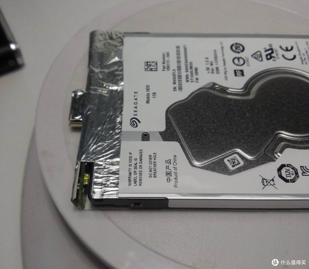 速度颜值轻薄兼顾的---希捷 至轻睿利便携移动硬盘(1TB)
