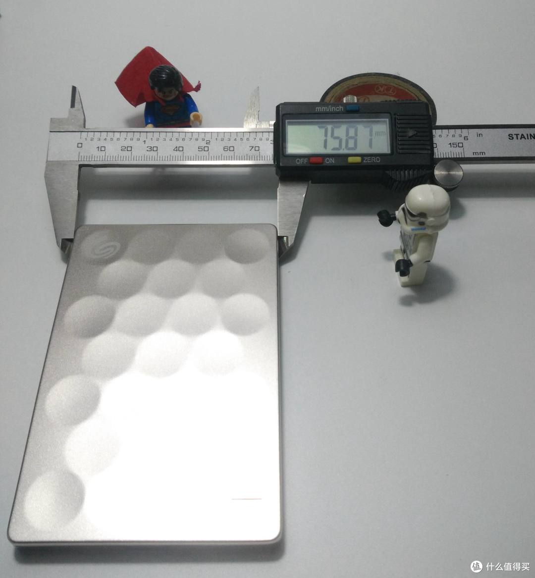 速度颜值轻薄兼顾的---希捷 至轻睿利便携移动硬盘(1TB)