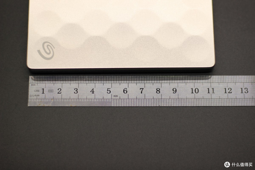 轻且有型、薄亦有质——SEAGATE 希捷 至轻睿利便携式 移动硬盘(1TB) 开箱评测