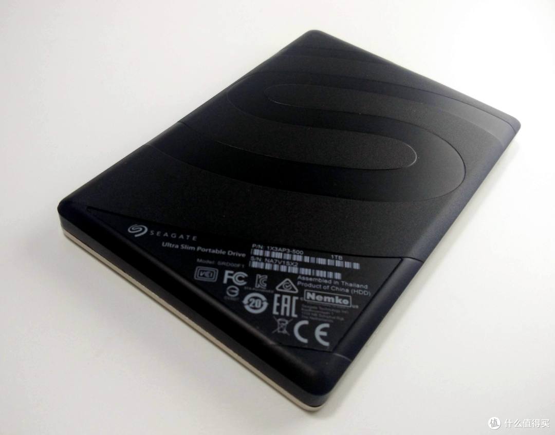 速度颜值轻薄兼顾的---希捷 至轻睿利便携移动硬盘(1TB)