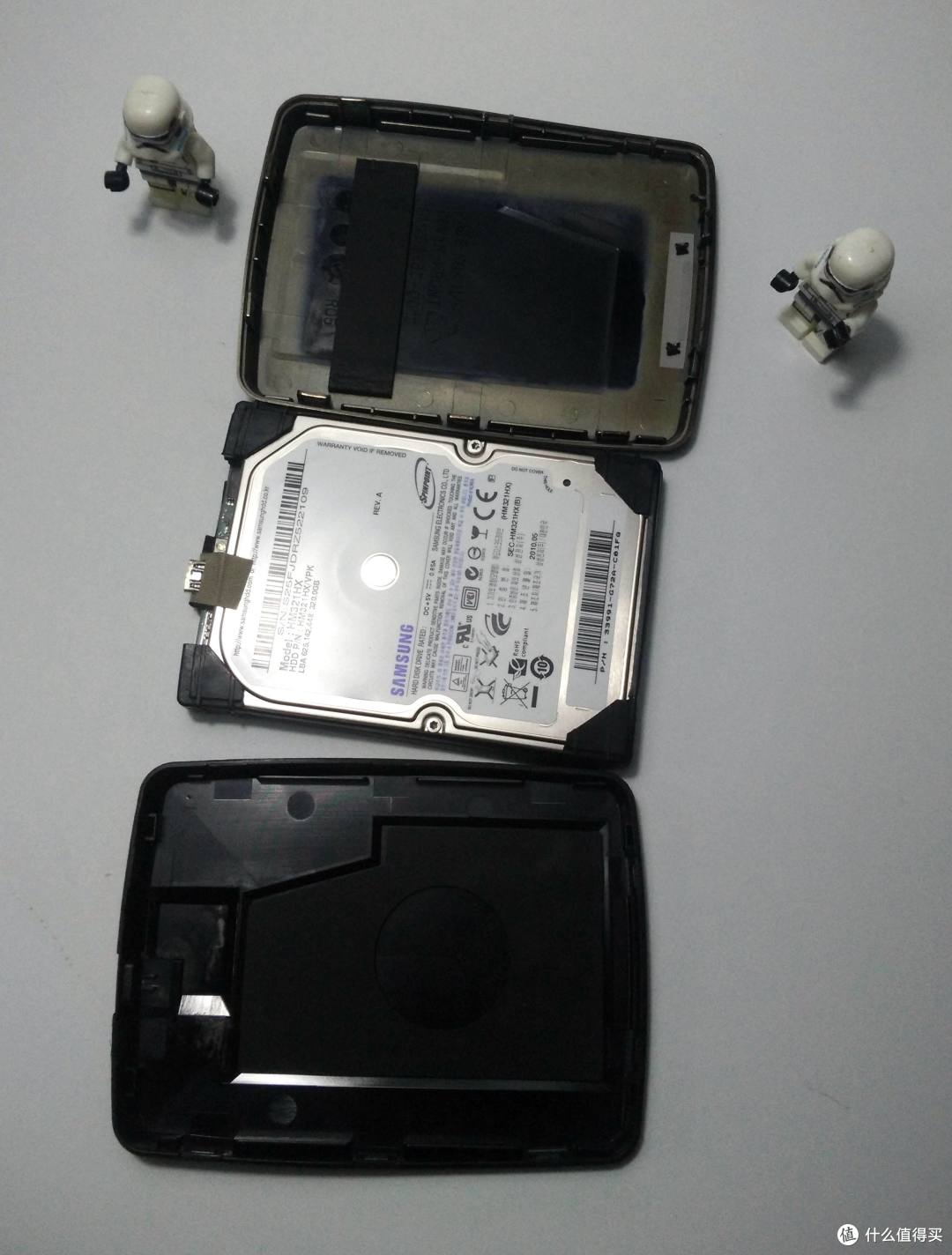 速度颜值轻薄兼顾的---希捷 至轻睿利便携移动硬盘(1TB)
