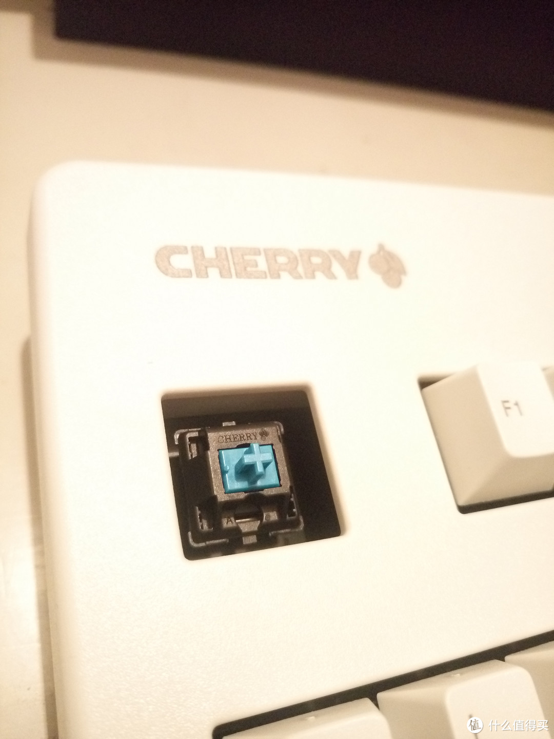 2017年送给自己的礼物--Cherry 樱桃 G80-3000白色青轴机械键盘