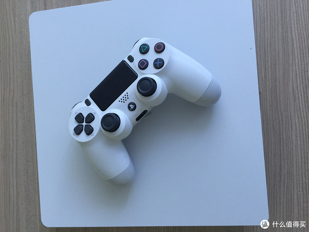 不是说好19号发售的吗，居然偷跑了 — 国行 PS4 SLIM 冰河白 开箱