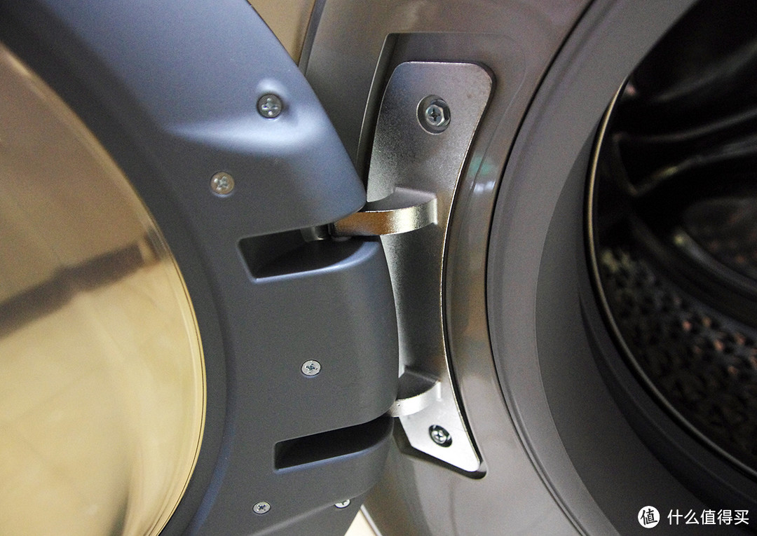 精确投放与低残留是亮点，细节仍有打磨空间 —— Hisense 海信XQG90-B1405YFIJ 滚筒洗衣机 详细评测