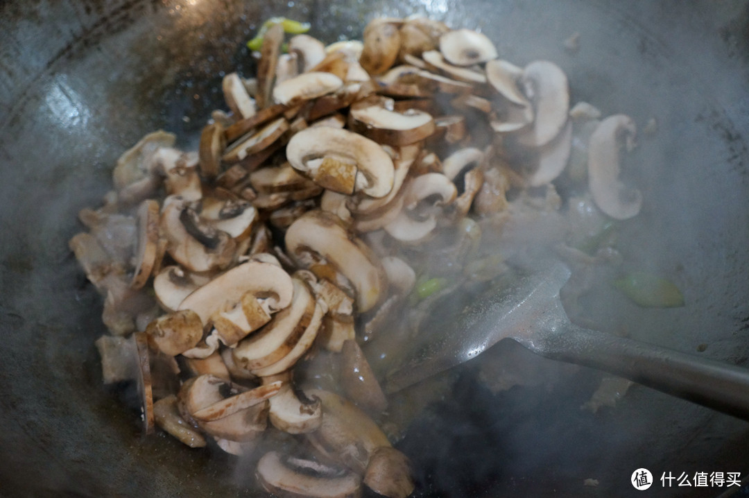 分享三个下酒菜：蚝油牛肉、口味爆辣猪舌&小炒卤五花