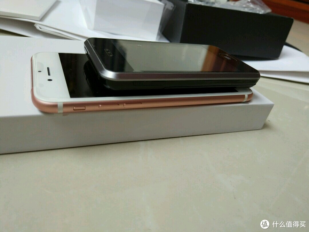 2016年最强旗舰iPhone 7开箱测试（对决国产神机魅族M8入箱珍藏）