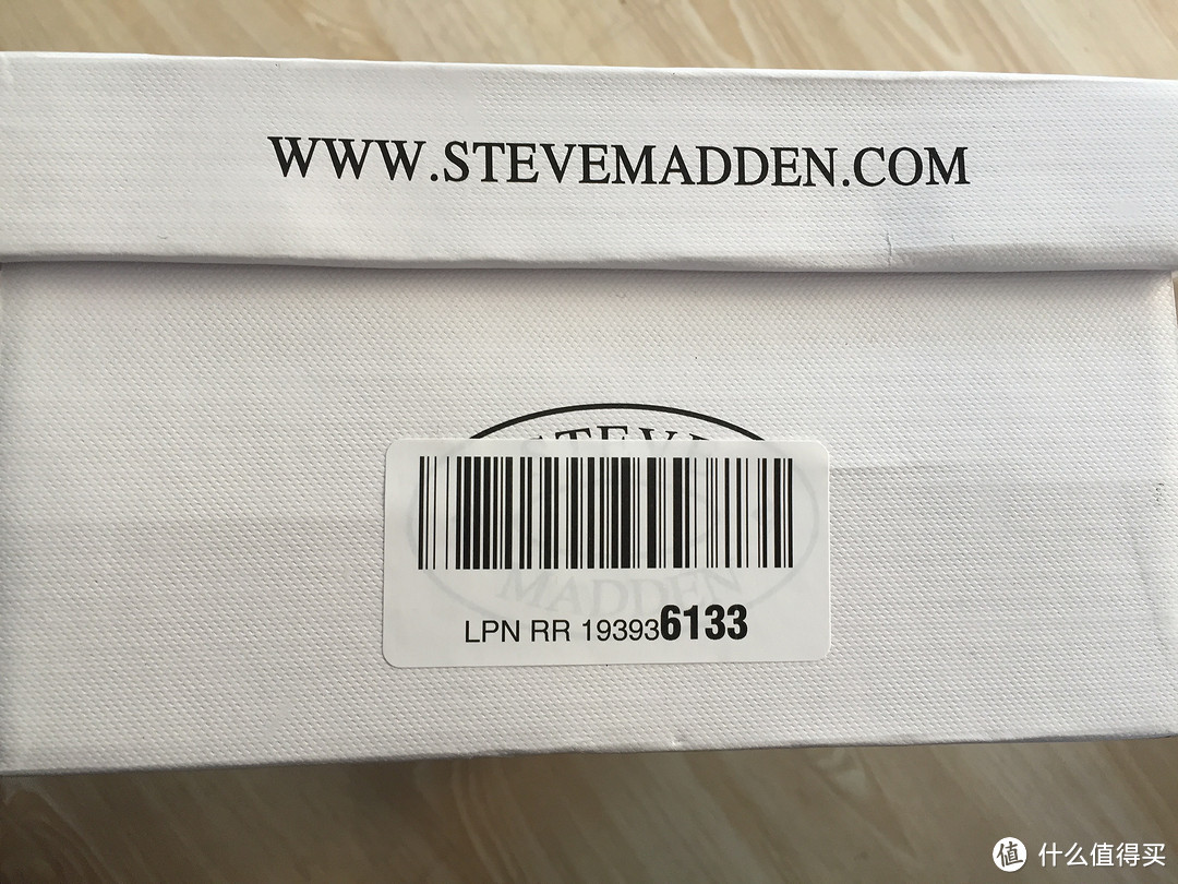 迟到的Tommy Hilfiger 羊毛外套与Steve Madden板鞋