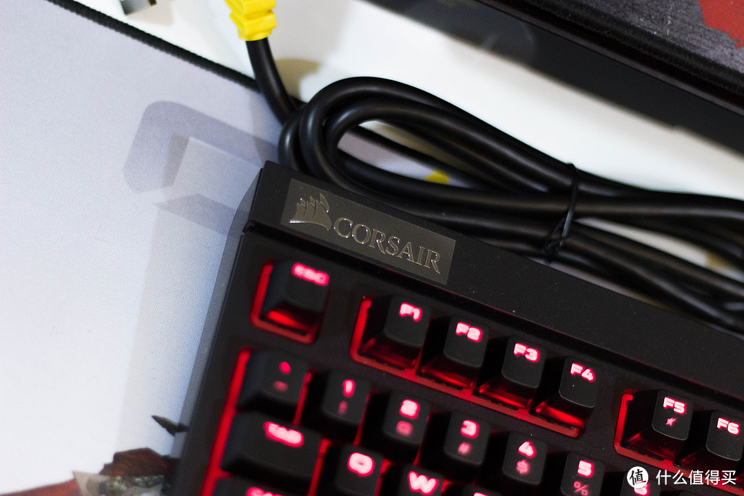 为了一条红线:CORSAIR 美商海盗船 惩戒者 红灯 红轴 简单开箱