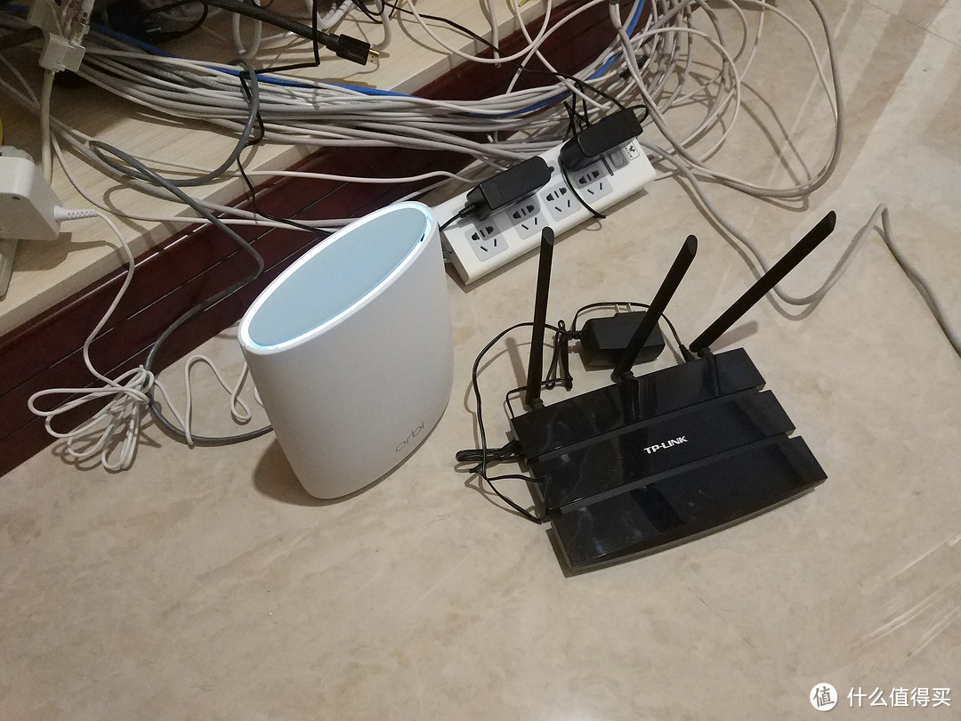 初见路由器的奥秘 — NETGEAR 美国网件 Orbi 奥秘 智慧分身多路由器 开箱