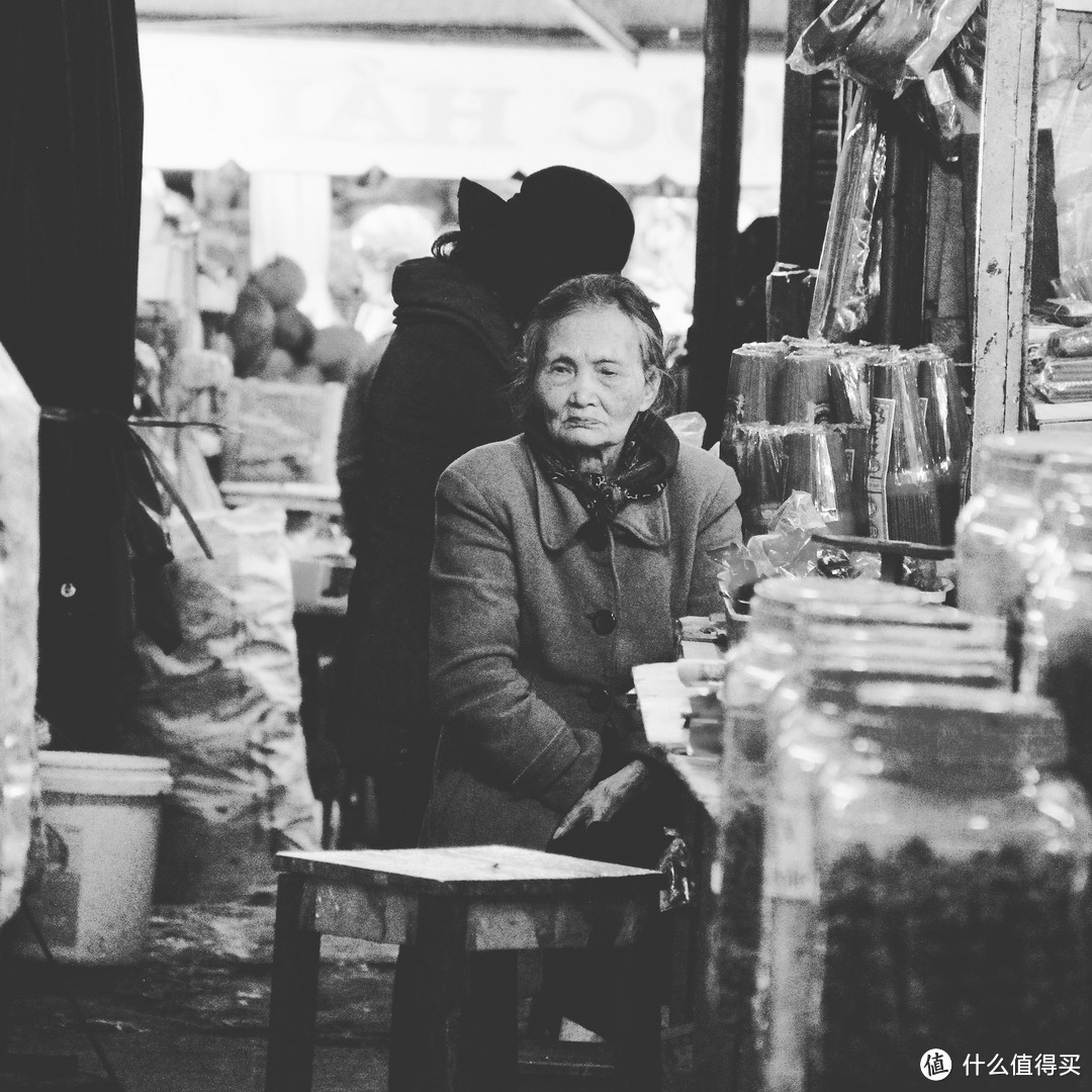 大叻市场里的越南老奶奶