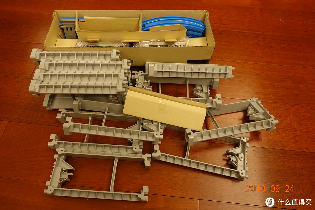 TOMY湘南单轨电车模型-Tomy Plarail Shonan Monorail 5000 Red line set