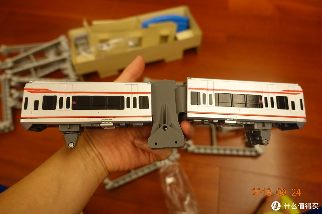 TOMY湘南单轨电车模型-Tomy Plarail Shonan Monorail 5000 Red line set