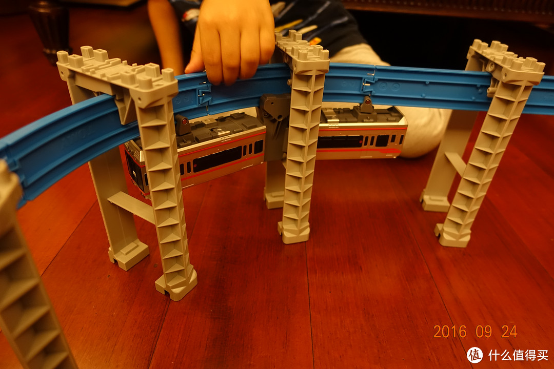 TOMY湘南单轨电车模型-Tomy Plarail Shonan Monorail 5000 Red line set