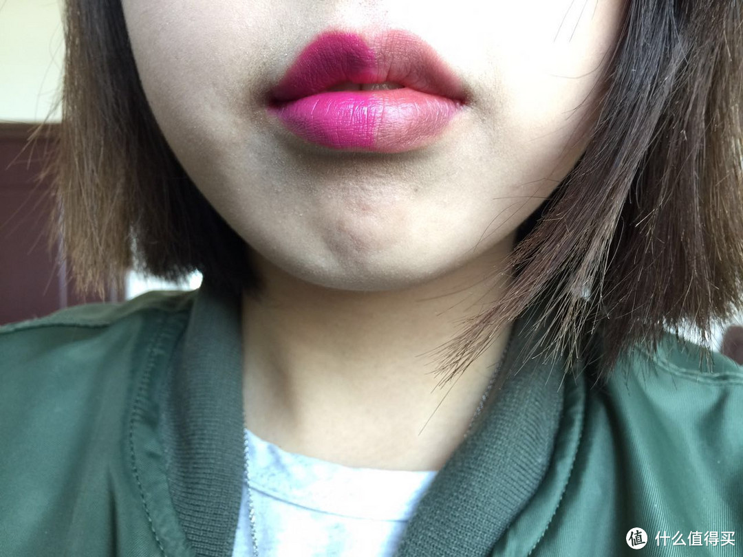 亮瞎眼的紫色唇膏原来上色如此美丽——MAXFACTOR 蜜丝佛陀恒彩润泽锁色唇膏