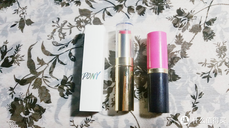 气氛up~45号樱桃红!MAXFACTOR 蜜丝佛陀 恒彩润泽锁色唇膏使用有感