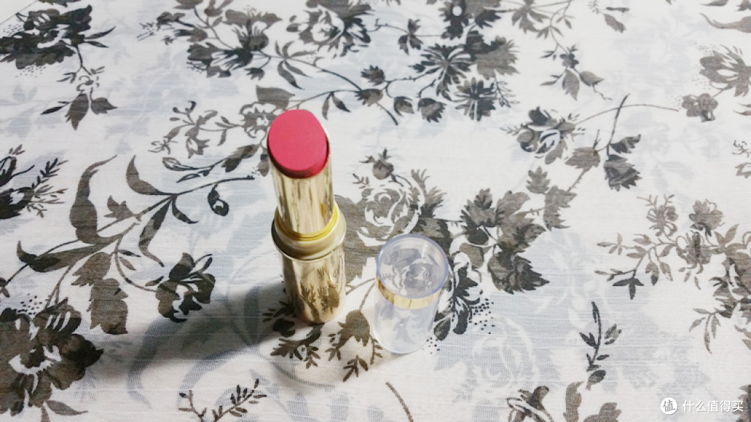 气氛up~45号樱桃红!MAXFACTOR 蜜丝佛陀 恒彩润泽锁色唇膏使用有感