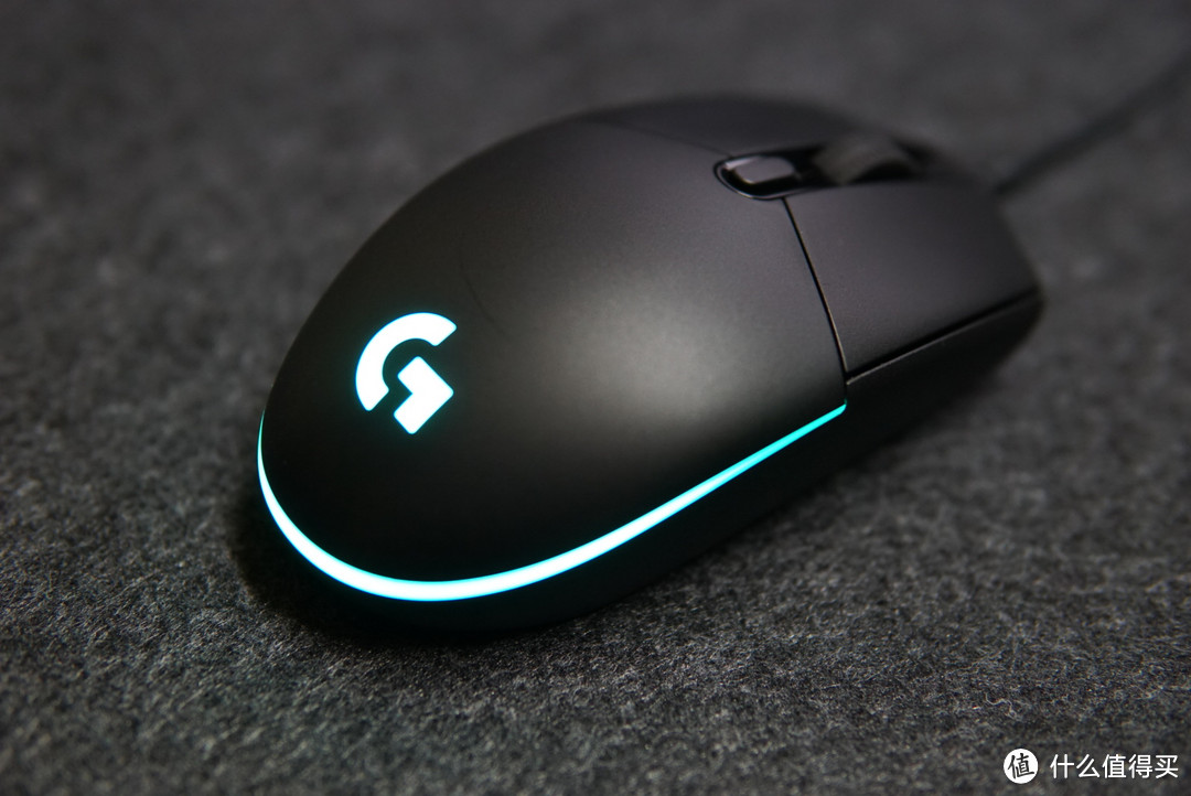 Logitech G102 鼠标：简而美的游戏入门之选