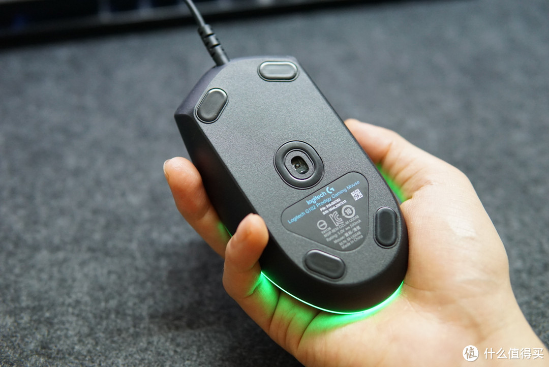 Logitech G102 鼠标：简而美的游戏入门之选