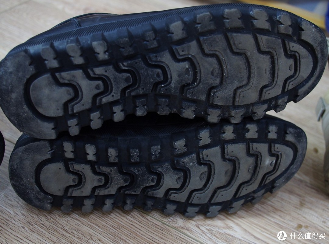 一双WOLVERINE狩猎棉鞋——Vibra鞋底技术Arctic Grip 防滑测试