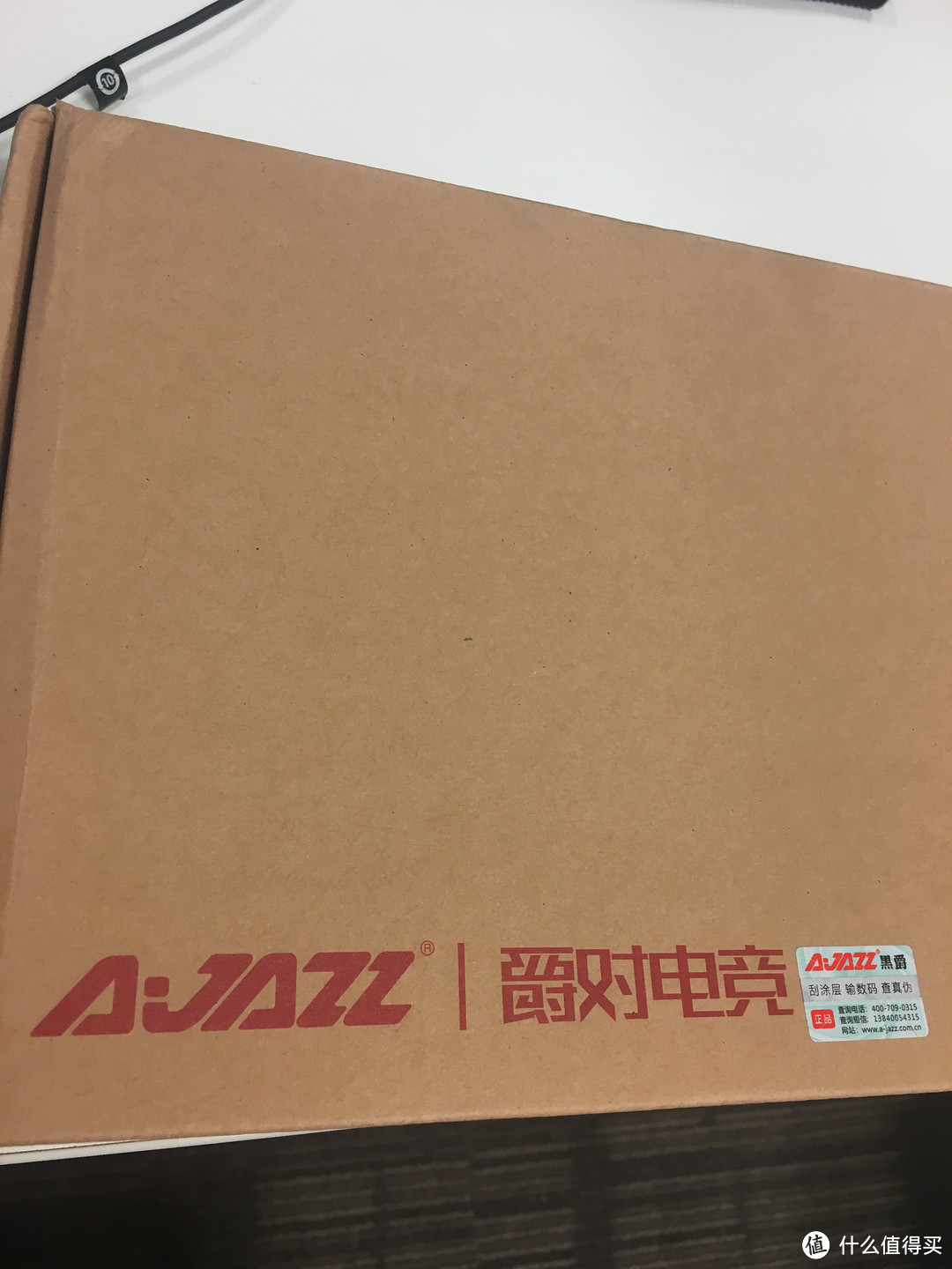 【轻众测】AJAZZ 黑爵 机械战警合金机械键盘 - 月光白 红轴冰蓝版 评测