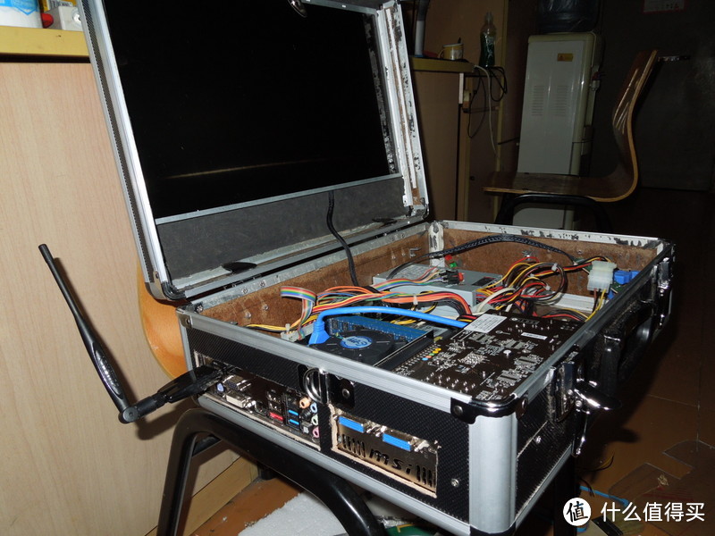 一个diao丝工科生的手提箱电脑