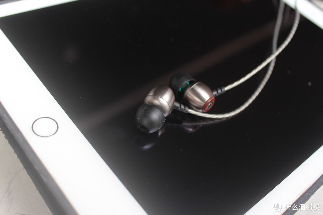 随身利器———— 阿思翠 入耳式耳机 檀木合金 AM850体验