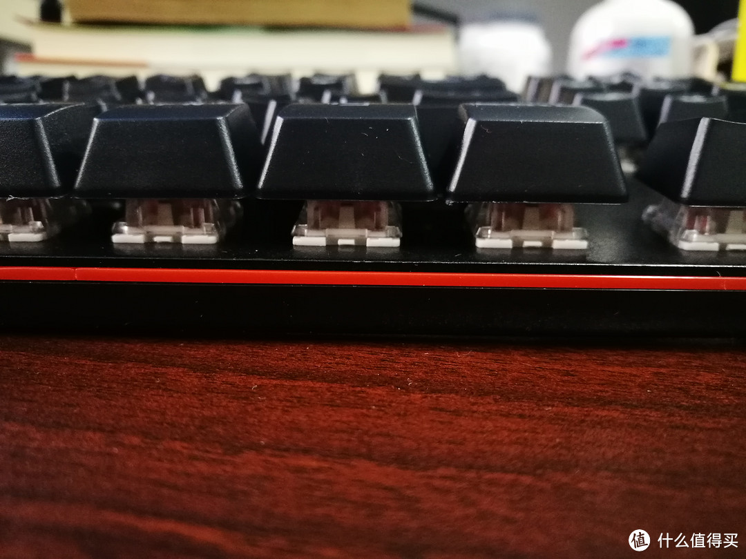 黑爵 红轴黄光机械键盘众测 与 联想 青轴彩光机械键盘轻对比