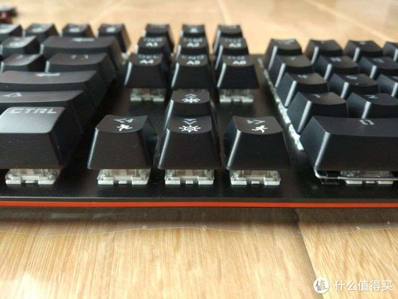 从机械到薄膜再到机械的体验黑爵机械战警合金机械键盘