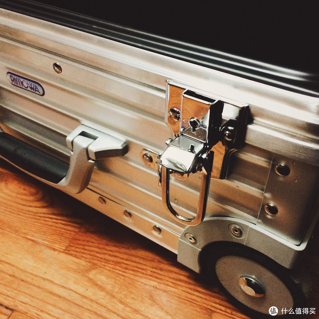 #本站首晒#世界*级摄影箱：Rimowa 日默瓦 Tropicana 382.03