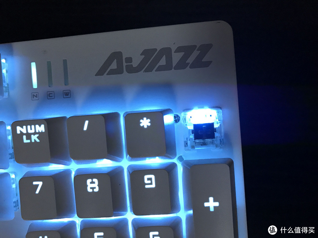 AJAZZ 黑爵 机械战警——经济实惠玩灯型机械键盘