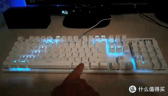 初窥门径——黑爵机械战警合金机械键盘上手初体验