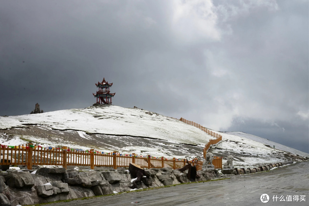 维族村落、大美天山、火焰山、葡萄沟​，到达赛里木湖