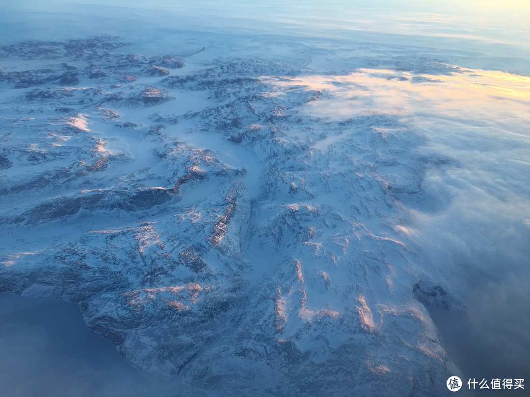 小飞机上俯瞰格陵兰，窗口位置靠走得快（不定位）