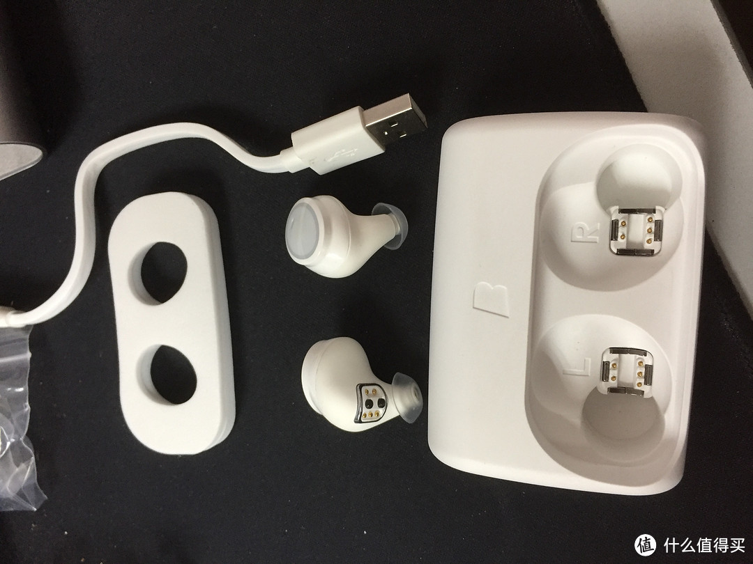 Apple 苹果 AirPods 无线耳机 和 Bragi the dash 简单对比