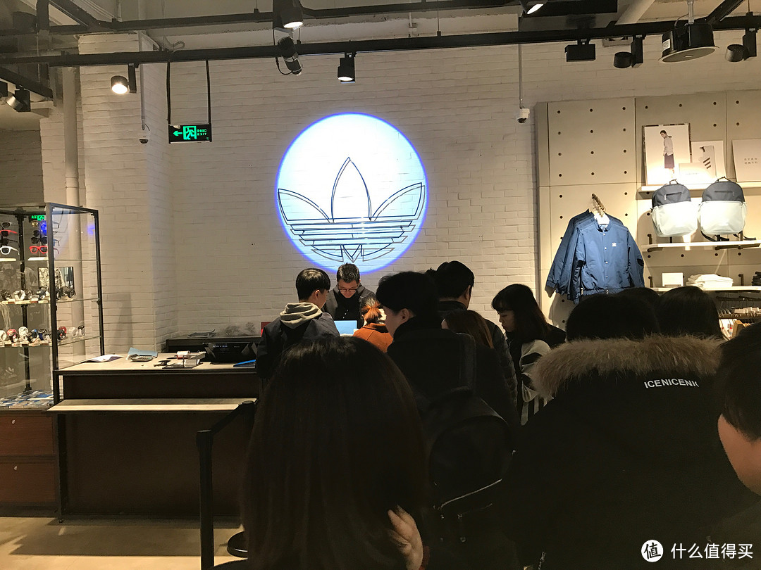 #原创新人# 首签首中！yeezy 350v2全黑经典红黑配完美开箱！