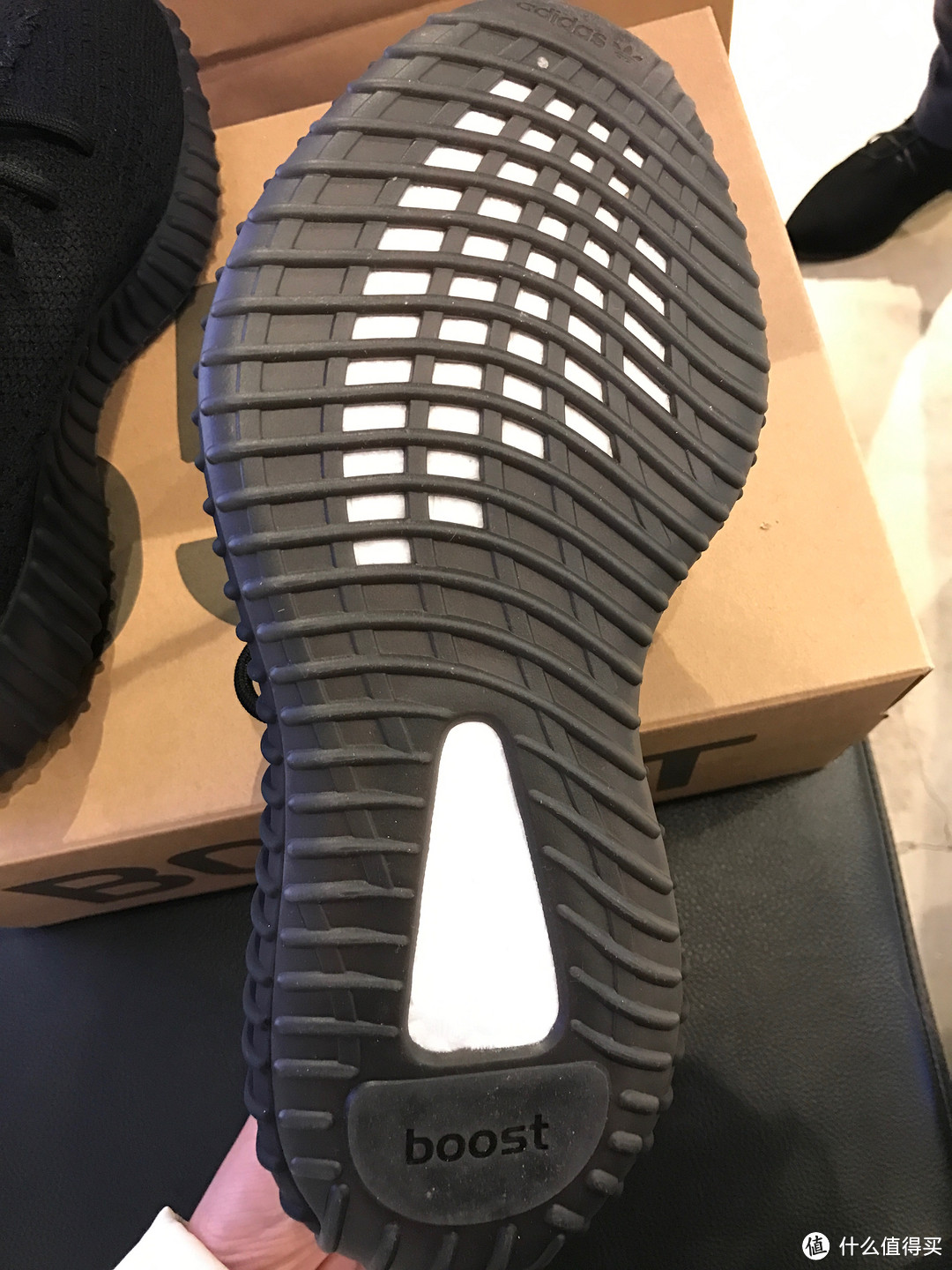 #原创新人# 首签首中！yeezy 350v2全黑经典红黑配完美开箱！