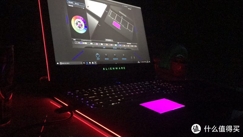 #原创新人# DELL 戴尔 ALIENWARE 外星人17R4，灯大灯亮灯会闪入手体验